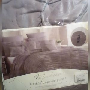 Queen size comforter